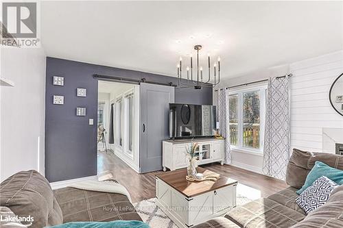 141 Old Highway #26, Meaford, ON - Indoor Photo Showing Living Room