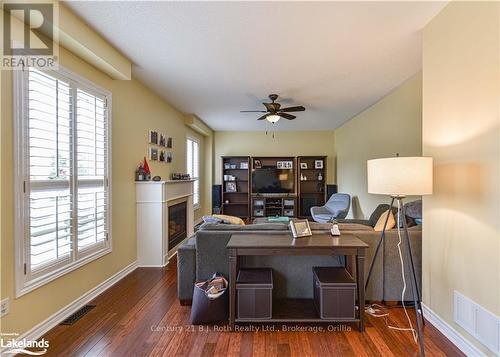 10 Regalia Way, Barrie (Innis-Shore), ON - Indoor Photo Showing Dining Room