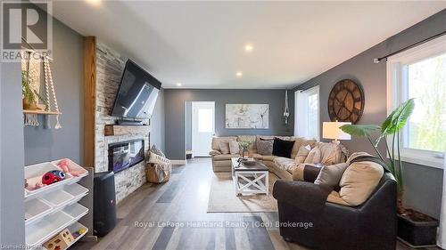 41581 Summerhill Road, Central Huron (Hullett Twp), ON - Indoor Photo Showing Living Room With Fireplace