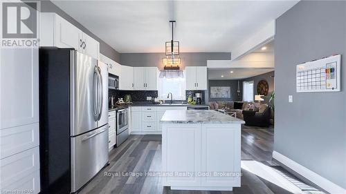 41581 Summerhill Road, Central Huron (Hullett Twp), ON - Indoor Photo Showing Kitchen