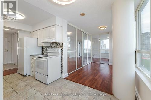 1004 - 400 Webb Drive, Mississauga (City Centre), ON - Indoor Photo Showing Kitchen