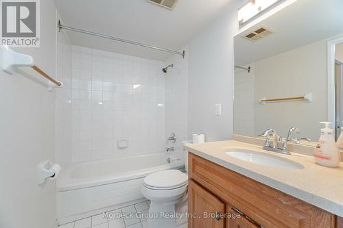 1004 - 400 Webb Drive, Mississauga (City Centre), ON - Indoor Photo Showing Bathroom