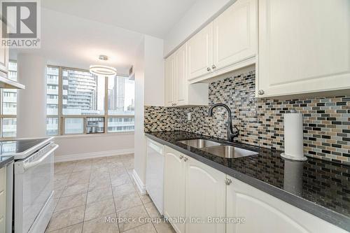 1004 - 400 Webb Drive, Mississauga (City Centre), ON - Indoor Photo Showing Kitchen With Double Sink With Upgraded Kitchen