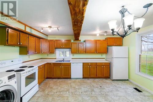 301 Plowmans Line, Norfolk County, ON - Indoor Photo Showing Kitchen With Double Sink