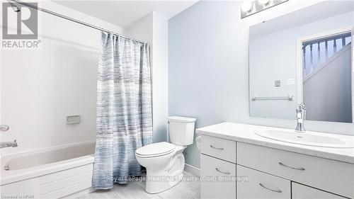 15 - 90 Ontario Street S, Lambton Shores, ON - Indoor Photo Showing Bathroom