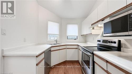 15 - 90 Ontario Street S, Lambton Shores, ON - Indoor Photo Showing Kitchen