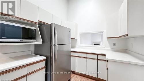 15 - 90 Ontario Street S, Lambton Shores, ON - Indoor Photo Showing Kitchen