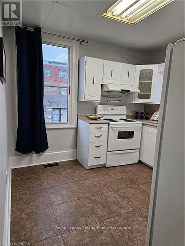 18 Chapel Street, Woodstock, ON - Indoor Photo Showing Kitchen