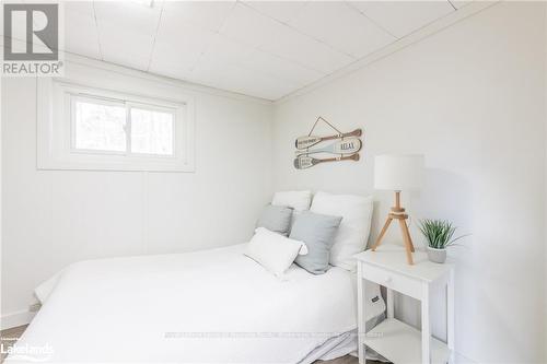 646 Muskoka 3 Road N, Huntsville (Chaffey), ON - Indoor Photo Showing Bedroom