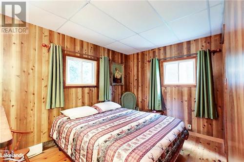 8819 9 County Road, Clearview, ON - Indoor Photo Showing Bedroom