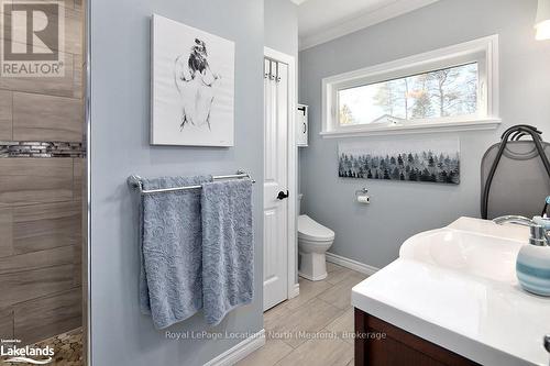 879 15Th Street W, Georgian Bluffs, ON - Indoor Photo Showing Bathroom