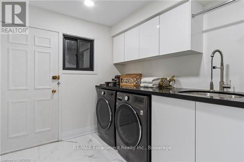 1401 Bridgestone Lane, Mississauga (Clarkson), ON - Indoor Photo Showing Laundry Room