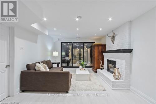 1401 Bridgestone Lane, Mississauga (Clarkson), ON - Indoor With Fireplace