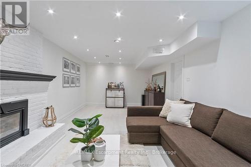 1401 Bridgestone Lane, Mississauga (Clarkson), ON - Indoor Photo Showing Living Room With Fireplace