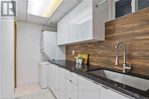 1401 Bridgestone Lane, Mississauga (Clarkson), ON - Indoor Photo Showing Kitchen