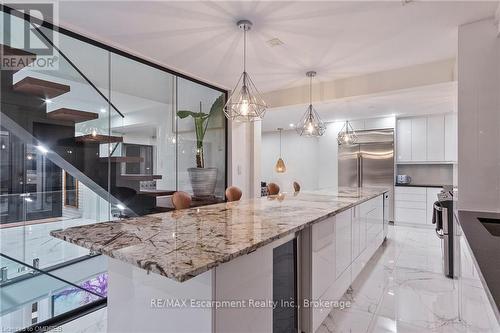 1401 Bridgestone Lane, Mississauga (Clarkson), ON - Indoor Photo Showing Kitchen With Upgraded Kitchen