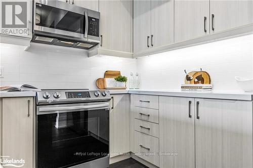 509 - 1 Hume Street, Collingwood, ON - Indoor Photo Showing Kitchen