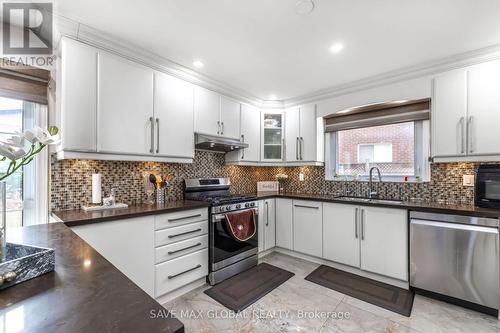 67 Massey Street, Brampton, ON - Indoor Photo Showing Kitchen With Upgraded Kitchen