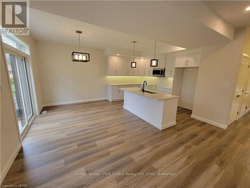 549 Albert Street, South Huron (Exeter), ON - Indoor Photo Showing Kitchen