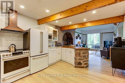 9811 Creek Road, Minto, ON - Indoor Photo Showing Kitchen