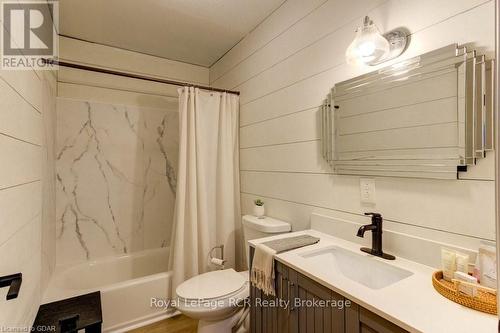 9811 Creek Road, Minto, ON - Indoor Photo Showing Bathroom