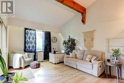 9811 Creek Road, Minto, ON - Indoor Photo Showing Living Room