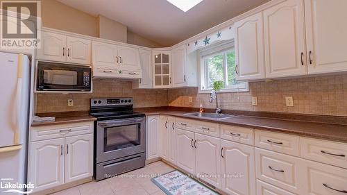 4244 Muskoka Road 117, Lake Of Bays (Franklin), ON - Indoor Photo Showing Kitchen