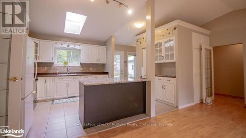 4244 Muskoka Road 117, Lake Of Bays (Franklin), ON - Indoor Photo Showing Kitchen