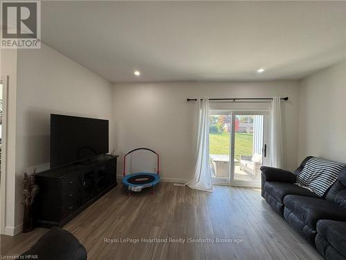 16 Silver Creek Road, Huron East (Seaforth), ON - Indoor Photo Showing Living Room