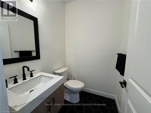 16 Silver Creek Road, Huron East (Seaforth), ON - Indoor Photo Showing Bathroom