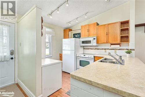 10 - 140 Albert Street, Collingwood, ON - Indoor Photo Showing Kitchen With Double Sink