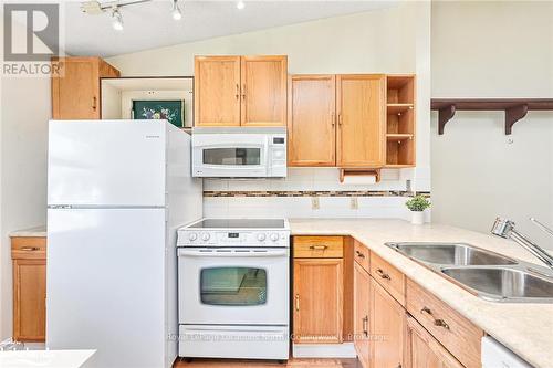 10 - 140 Albert Street, Collingwood, ON - Indoor Photo Showing Kitchen With Double Sink