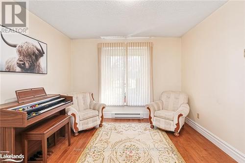 10 - 140 Albert Street, Collingwood, ON - Indoor Photo Showing Living Room