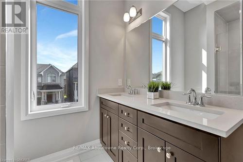 3307 Harasym Trail, Oakville (1012 - Nw Northwest), ON - Indoor Photo Showing Bathroom