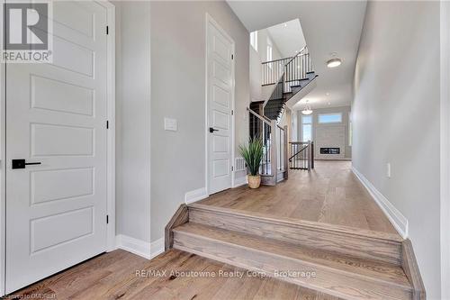 3307 Harasym Trail, Oakville (1012 - Nw Northwest), ON - Indoor Photo Showing Other Room