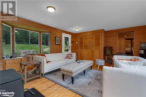 1433 South Horn Lake Road, Ryerson, ON - Indoor Photo Showing Living Room