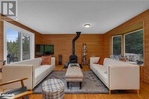 1433 South Horn Lake Road, Ryerson, ON - Indoor Photo Showing Living Room