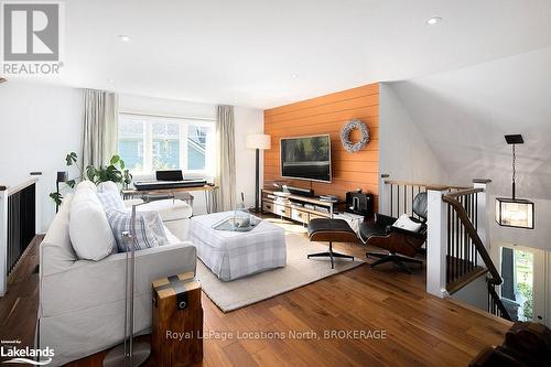 110 Landry Lane, Blue Mountains (Thornbury), ON - Indoor Photo Showing Living Room