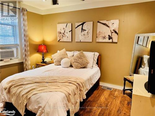 1922 Highway 141, Muskoka Lakes (Watt), ON - Indoor Photo Showing Bedroom