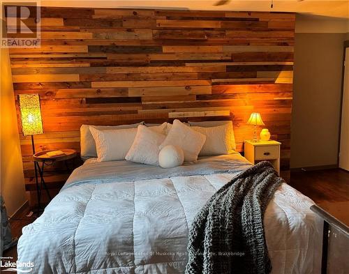 1922 Highway 141, Muskoka Lakes (Watt), ON - Indoor Photo Showing Bedroom