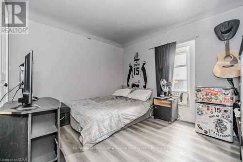 227 Eagle Street S, Cambridge, ON - Indoor Photo Showing Bedroom