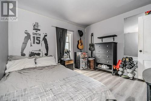 227 Eagle Street S, Cambridge, ON - Indoor Photo Showing Bedroom