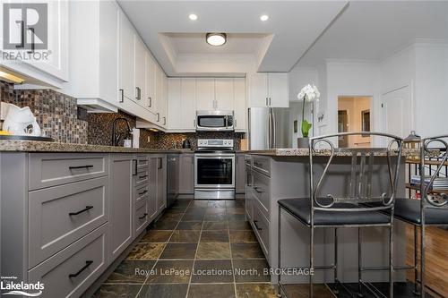 3 - 110 Kellie'S Way, Blue Mountains (Blue Mountain Resort Area), ON - Indoor Photo Showing Kitchen With Stainless Steel Kitchen With Upgraded Kitchen