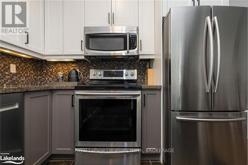 3 - 110 Kellie'S Way, Blue Mountains (Blue Mountain Resort Area), ON - Indoor Photo Showing Kitchen With Stainless Steel Kitchen With Upgraded Kitchen