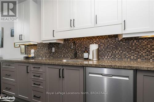 3 - 110 Kellie'S Way, Blue Mountains (Blue Mountain Resort Area), ON - Indoor Photo Showing Kitchen