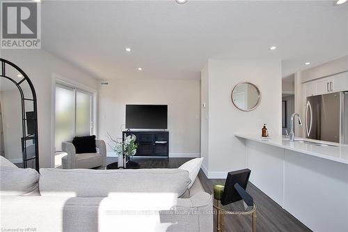 Unit 30 - 3202 Vivian Line, Stratford, ON - Indoor Photo Showing Living Room