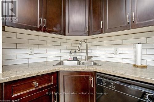 18 - 275 Old Huron Road, Kitchener, ON - Indoor Photo Showing Kitchen With Double Sink With Upgraded Kitchen