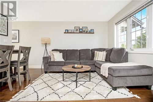 18 - 275 Old Huron Road, Kitchener, ON - Indoor Photo Showing Living Room