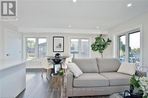 Unit 24 - 3202 Vivian Line, Stratford, ON - Indoor Photo Showing Living Room