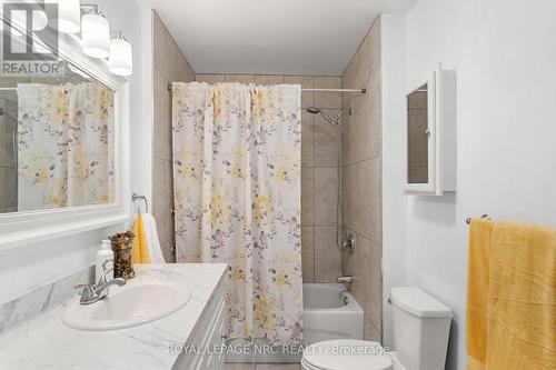 102 Pine Street S, Thorold (557 - Thorold Downtown), ON - Indoor Photo Showing Bathroom